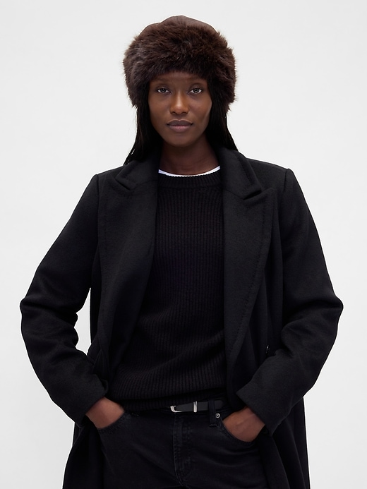 L'image numéro 2 présente Chapeau en similifourrure