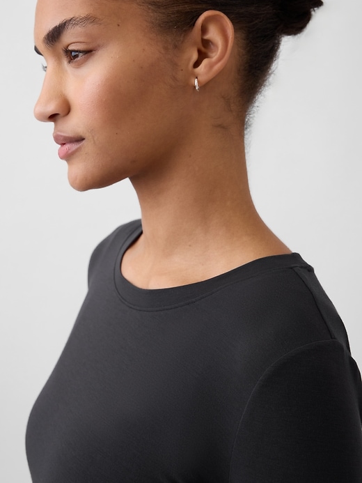 Image number 4 showing, GapFit Breathe T-Shirt