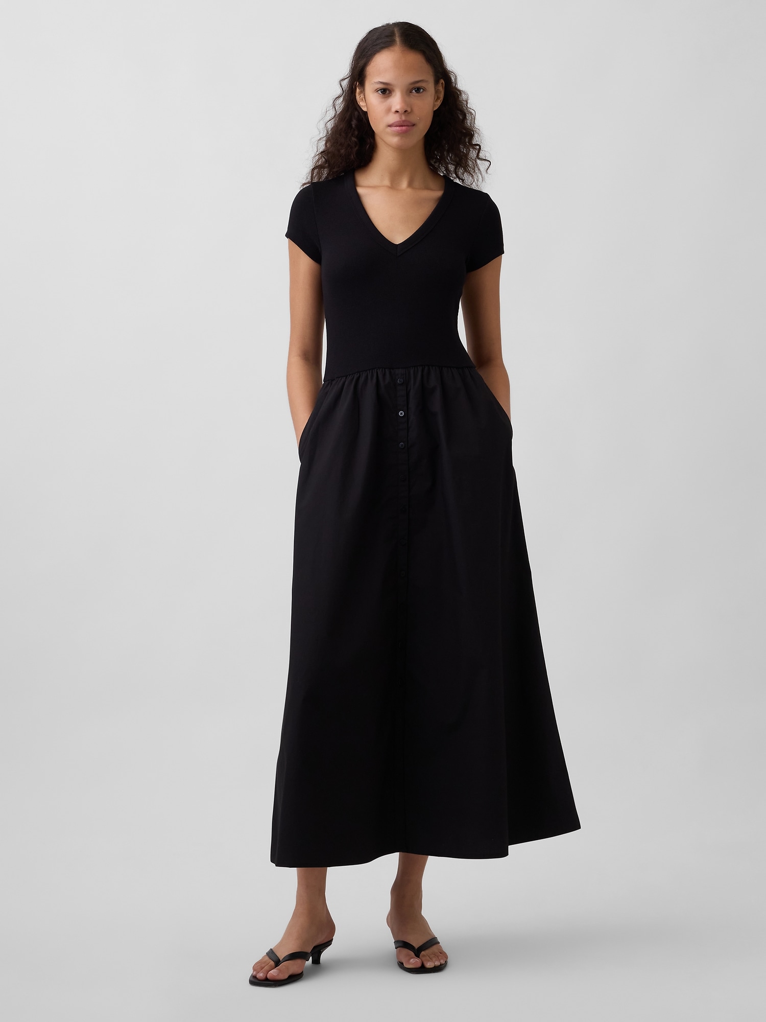 ROBE LONGUE MODERNE EN MATIÈRES MIXTES