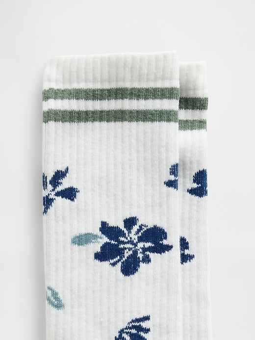 L'image numéro 2 présente Chaussettes à fleurs