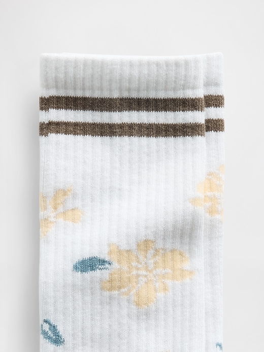 L'image numéro 2 présente Chaussettes à fleurs