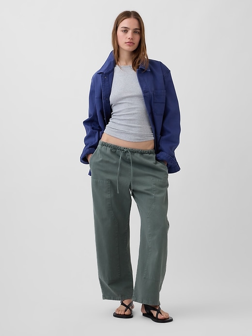 L'image numéro 2 présente T-shirt côtelé moderne