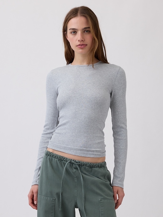 L'image numéro 1 présente T-shirt côtelé moderne