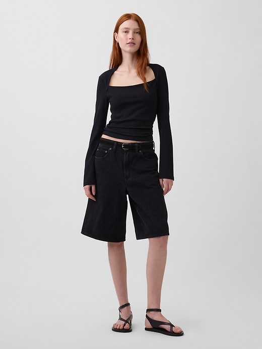 L'image numéro 2 présente Haut moderne côtelé à encolure enveloppante