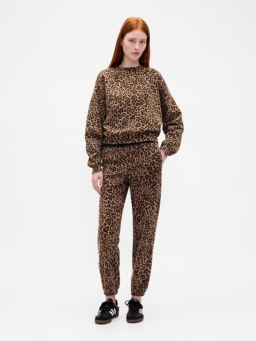 L'image numéro 5 présente Chandail en coton ouaté ras du cou à couture biseautée VintageDoux