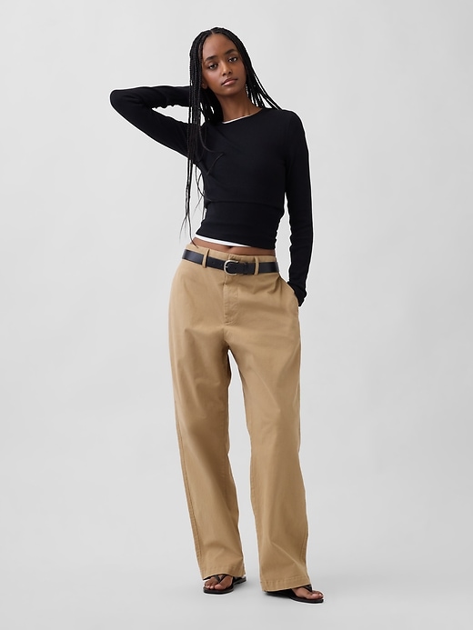 L'image numéro 2 présente T-shirt côtelé moderne