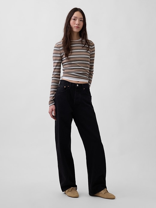 L'image numéro 2 présente T-shirt côtelé moderne