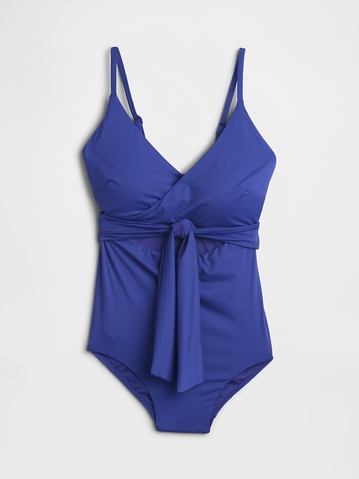 L'image numéro 4 présente Maillot de bain une pièce cache-cœur à découpes