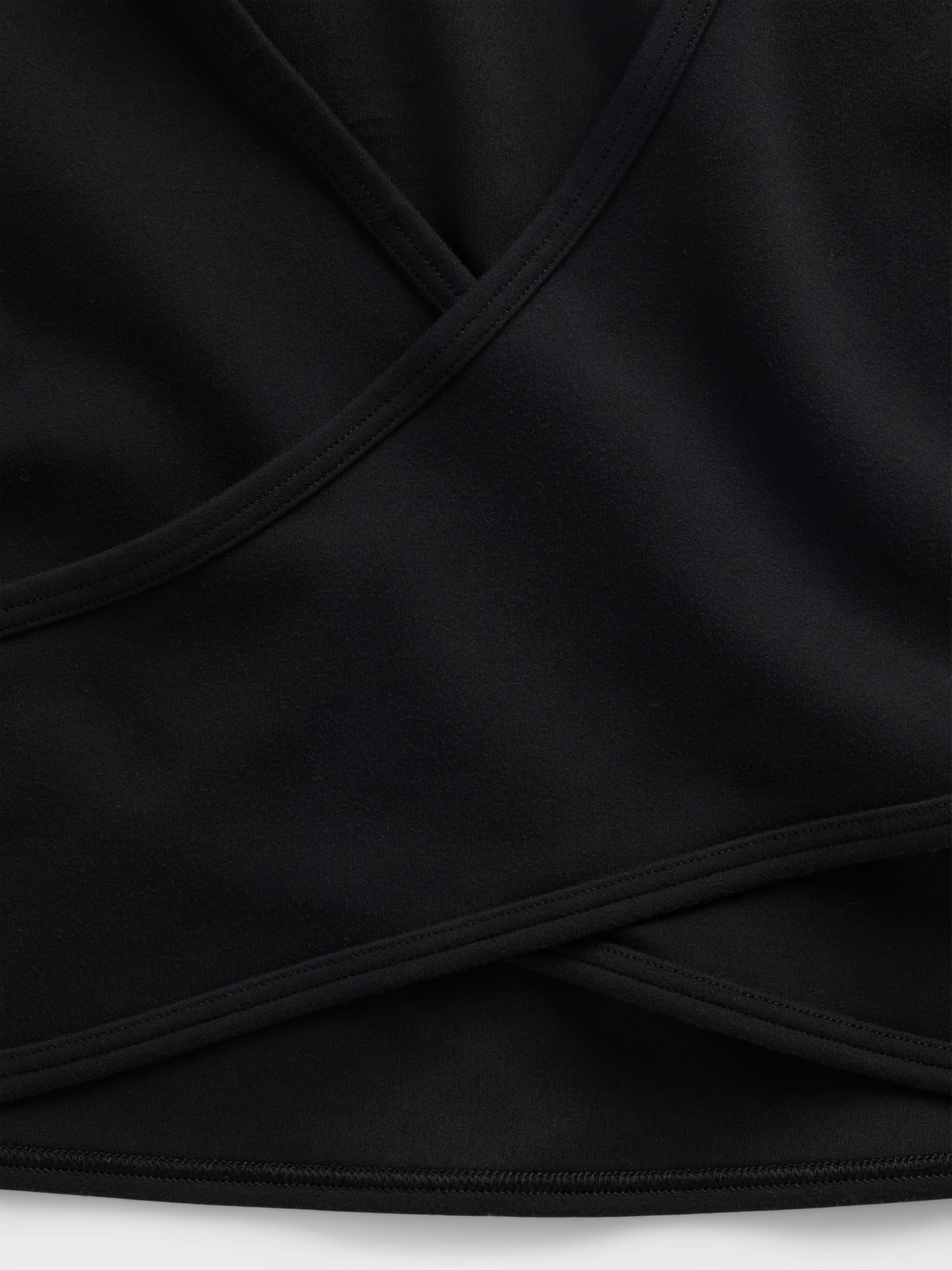 GapFit Smooth Reversible Wrap Crop Top
