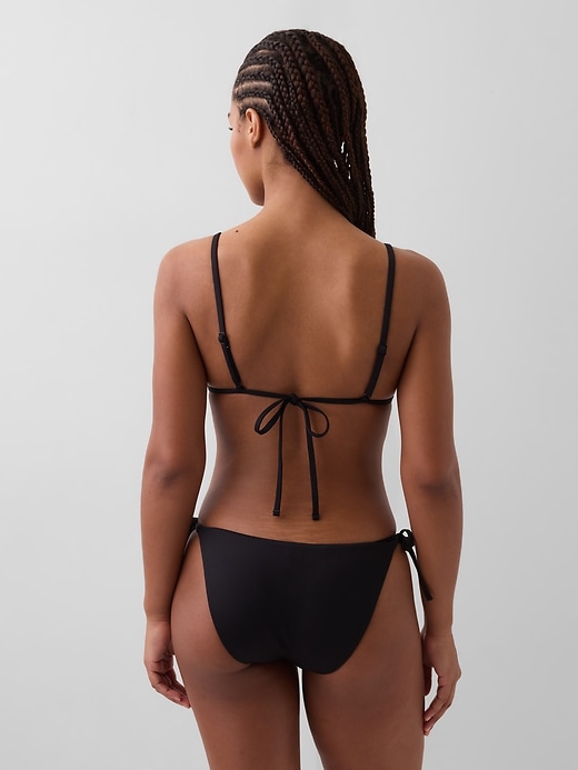 L'image numéro 2 présente Bas de bikini string