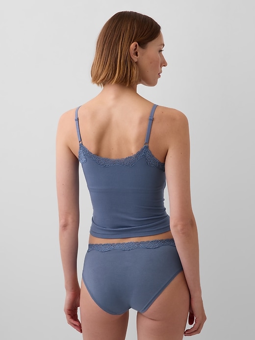 L'image numéro 2 présente Camisole en coton biologique extensible à bordure en dentelle