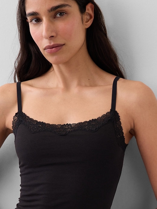 L'image numéro 3 présente Camisole en coton biologique extensible à bordure en dentelle