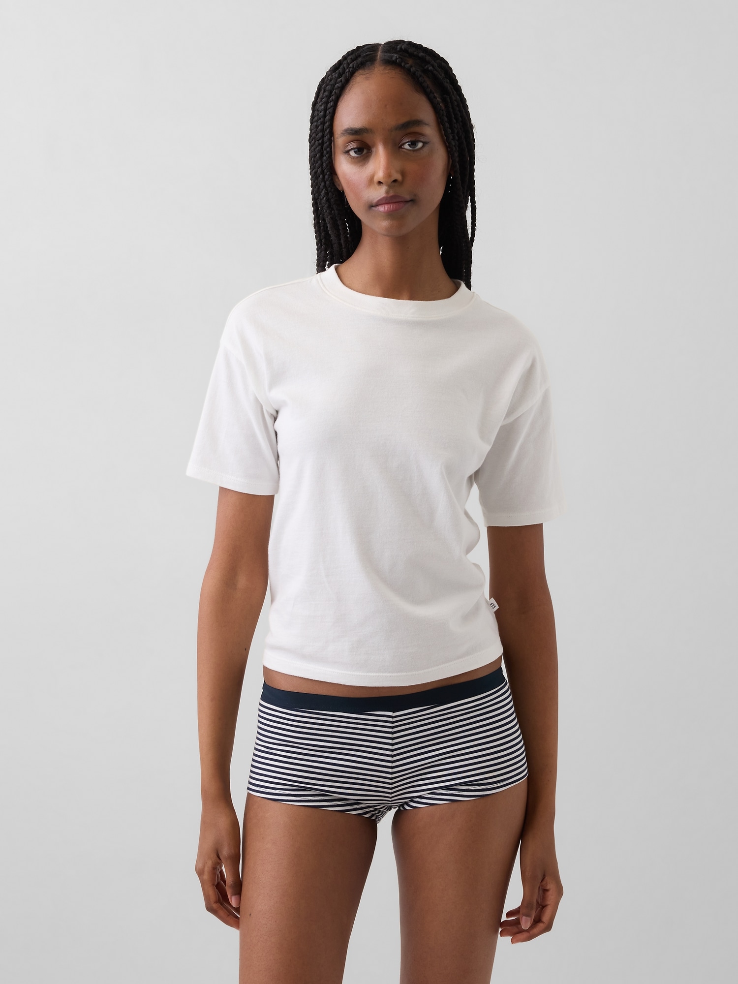 SHORT COURT EN COTON BIOLOGIQUE EXTENSIBLE
