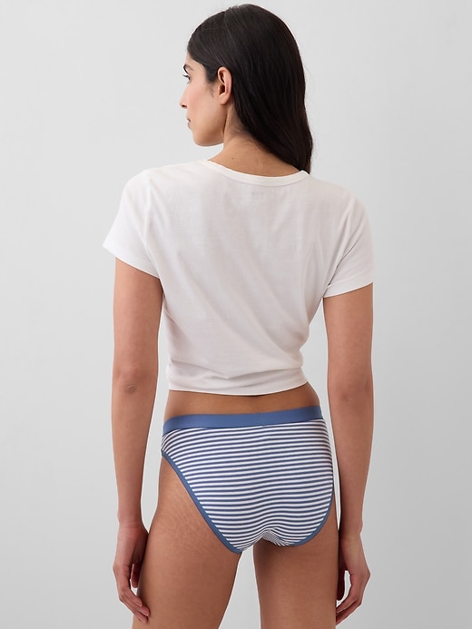 L'image numéro 2 présente Culotte bikini à logo en coton biologique extensible