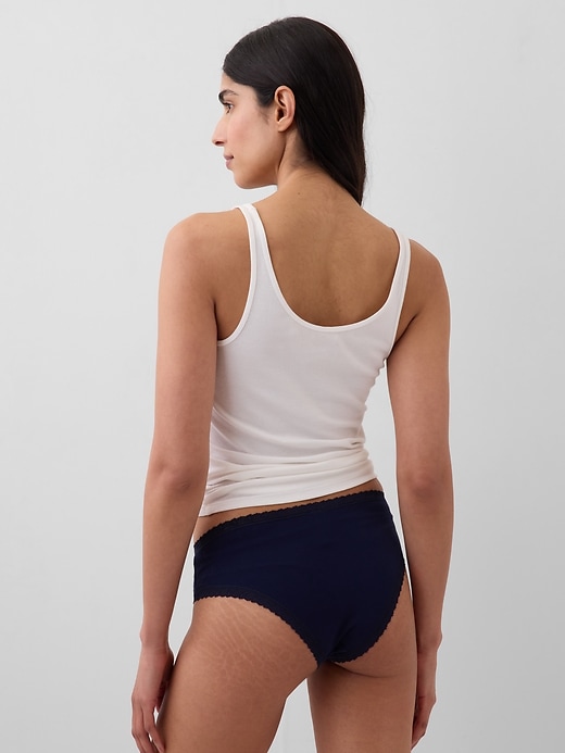 L'image numéro 2 présente Culotte taille basse en coton biologique extensible à bordure en dentelle