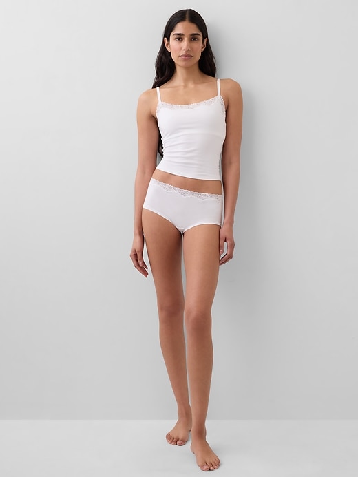 L'image numéro 3 présente Short court en coton biologique extensible avec bordure en dentelle