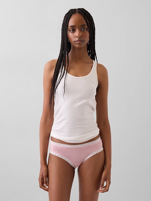 L'image numéro 1 présente Culotte taille basse en coton biologique extensible à bordure en dentelle