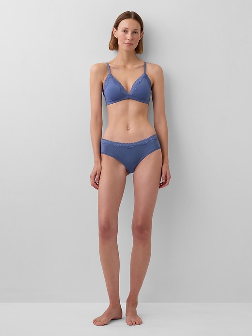 L'image numéro 3 présente Culotte taille basse en coton biologique extensible à bordure en dentelle