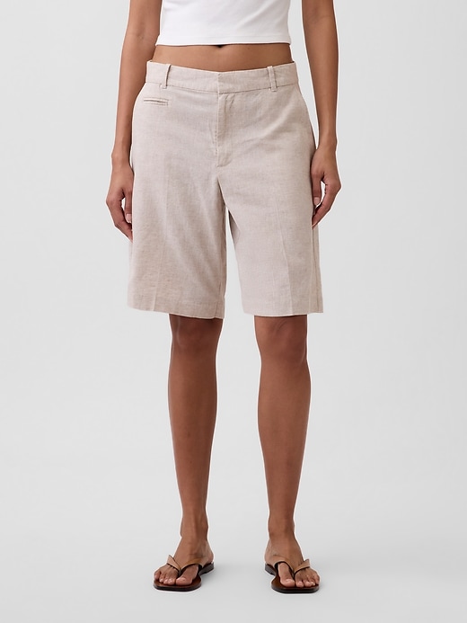Image number 2 showing, 9" Low Rise Linen-Blend Trouser Shorts