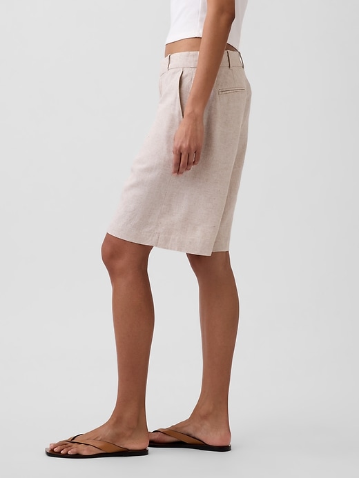 Image number 3 showing, 9" Low Rise Linen-Blend Trouser Shorts