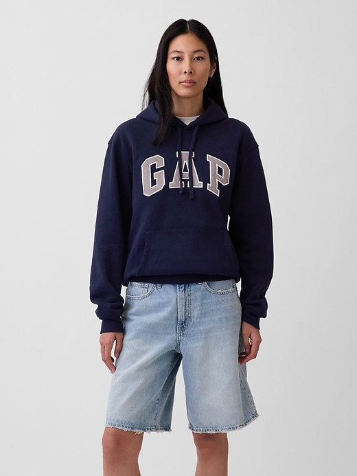 L'image numéro 5 présente Chandail à capuchon VintageDoux avec logo incurvé pour Adulte