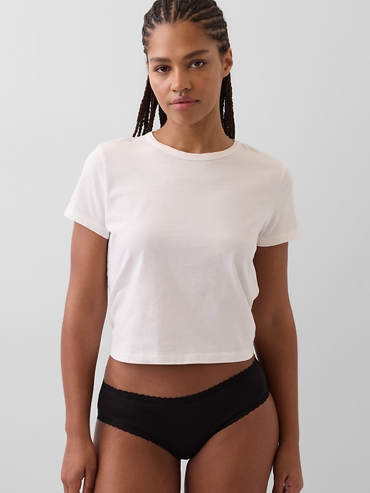 L'image numéro 1 présente Culotte taille basse en coton biologique extensible à bordure en dentelle