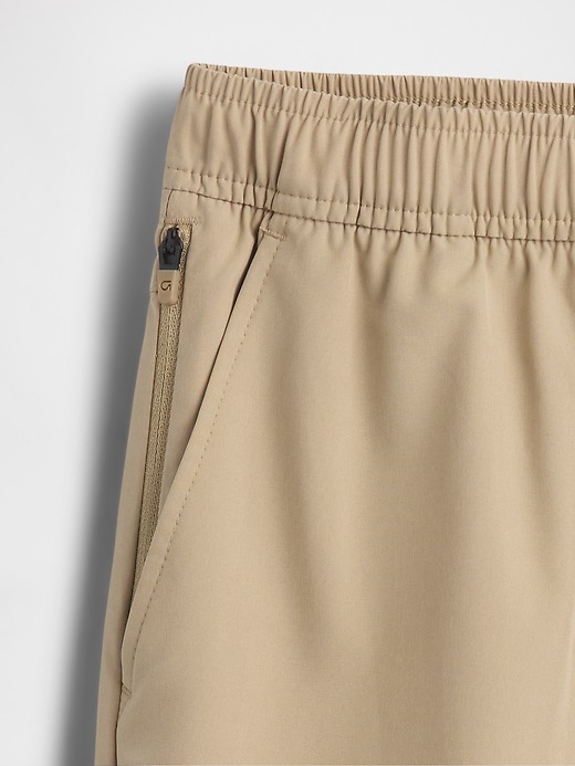 L'image numéro 5 présente Short décontracté à séchage rapide pour Enfant