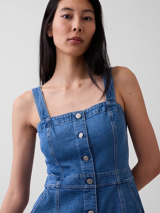 L'image numéro 4 présente Robe mi-longue à boutons en denim