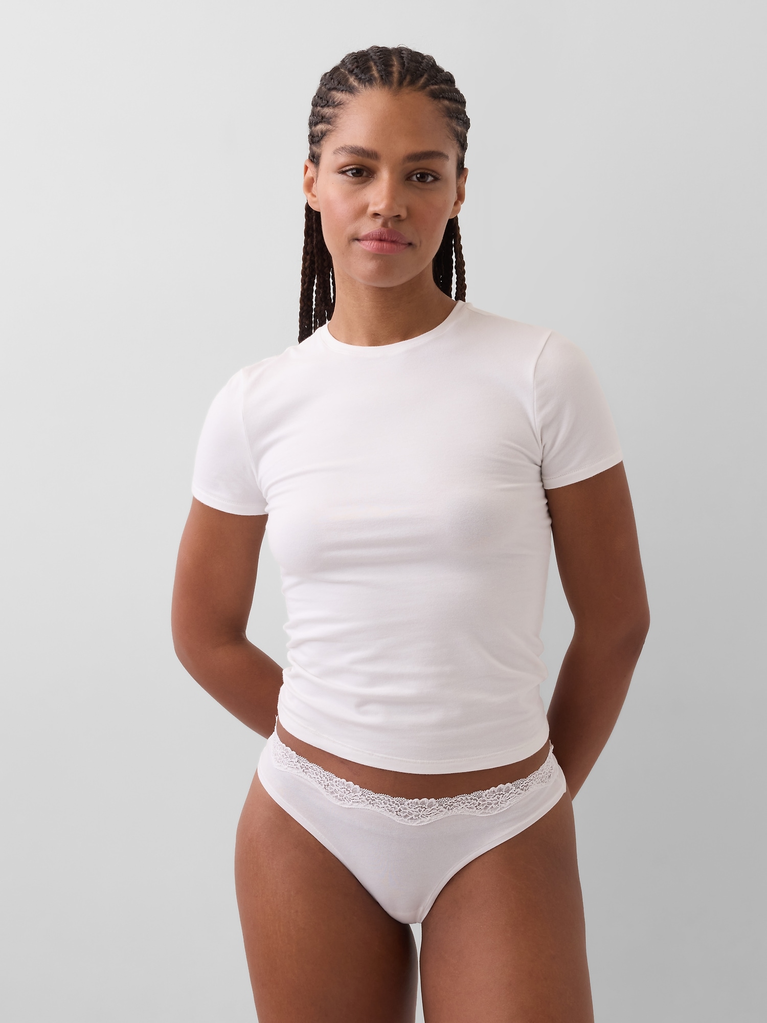 TANGA EN COTON BIOLOGIQUE EXTENSIBLE AVEC BORDURE EN DENTELLE
