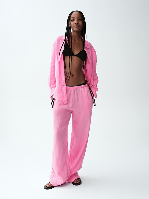 L'image numéro 6 présente Pantalon confort à jambe large en mélange de lin