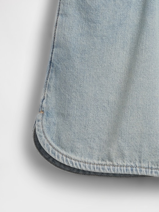 L'image numéro 6 présente Short confort en denim à taille haute pour Enfant