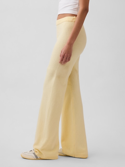 L'image numéro 3 présente Pantalon semi-évasé en tricot Effet cachemire