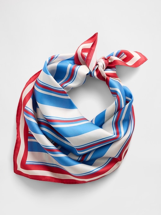 L'image numéro 1 présente Bandana surdimensionné en soie