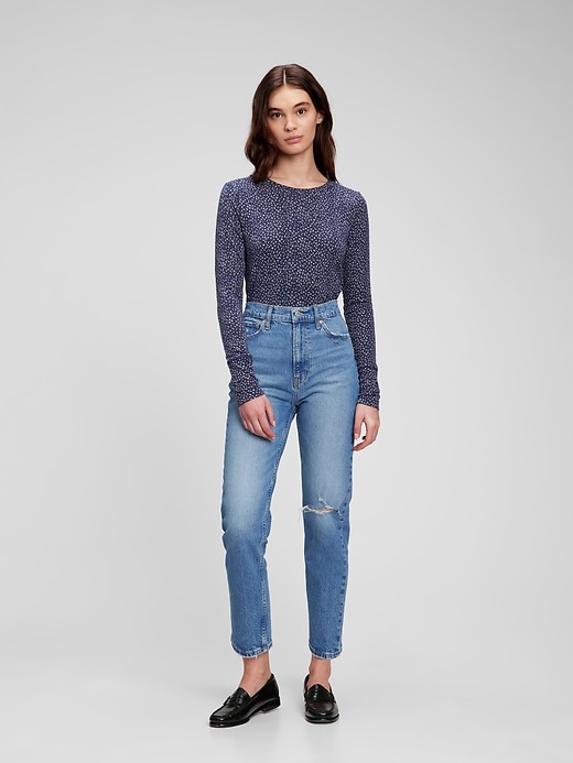 L'image numéro 2 présente T-shirt à imprimé à manches flottantes