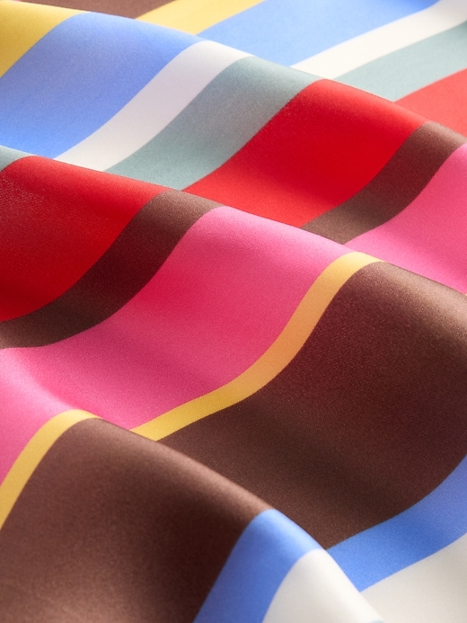 L'image numéro 3 présente Bandana surdimensionné en soie