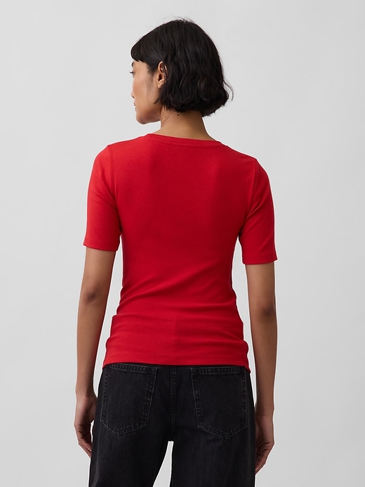 L'image numéro 3 présente T-shirt ras du cou moderne