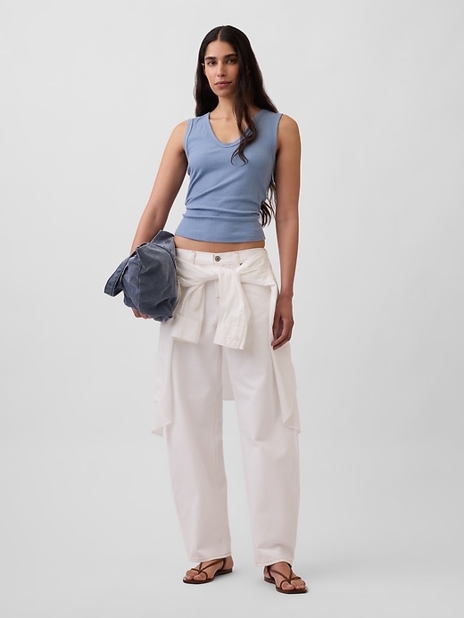 L'image numéro 2 présente Camisole côtelée moderne