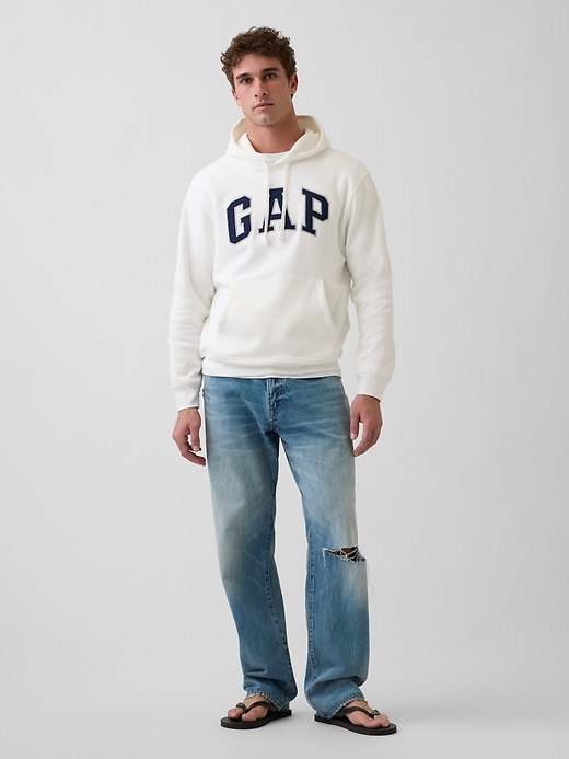 L'image numéro 2 présente Chandail à capuchon VintageDoux avec logo incurvé pour Adulte