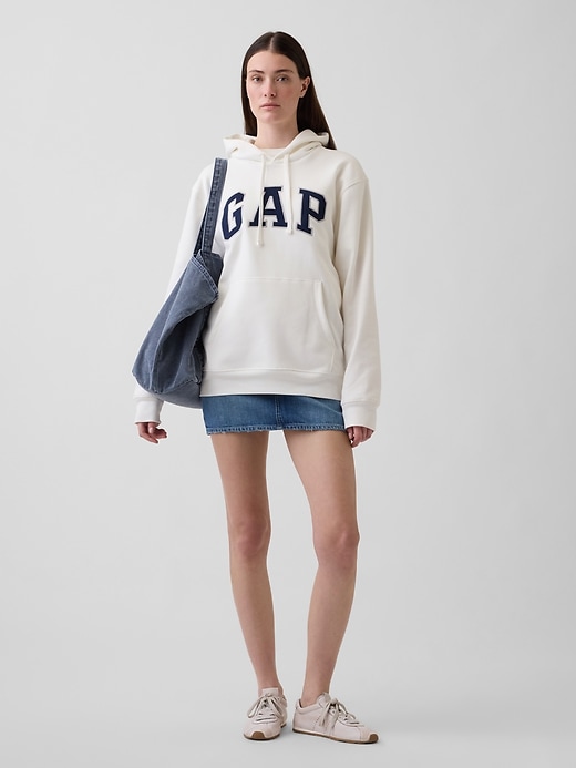 L'image numéro 6 présente Chandail à capuchon VintageDoux avec logo incurvé pour Adulte