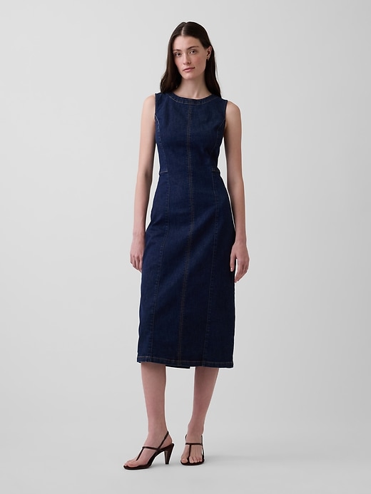 L'image numéro 1 présente Robe mi-longue moulante en denim