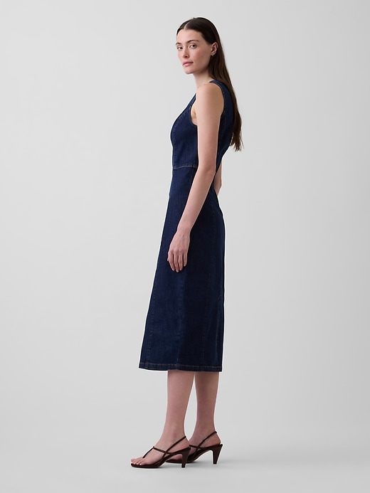 L'image numéro 3 présente Robe mi-longue moulante en denim