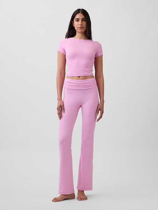 L'image numéro 2 présente Haut cache-cœur court réversible en tissu lisse GapFit