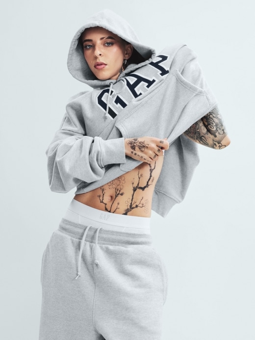 L'image numéro 8 présente Chandail à capuchon VintageDoux avec logo incurvé pour Adulte