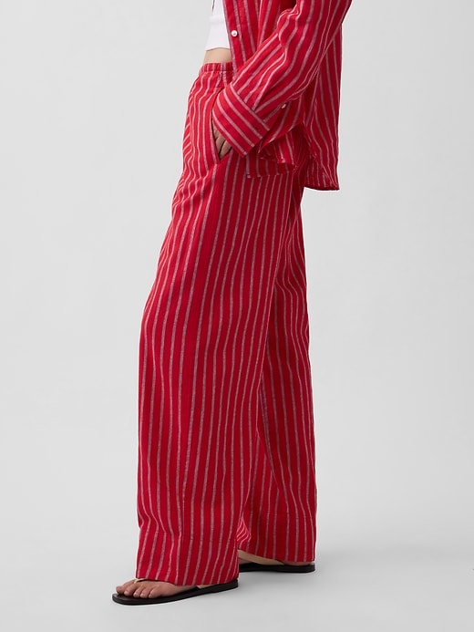 L'image numéro 3 présente Pantalon confort à jambe large en mélange de lin