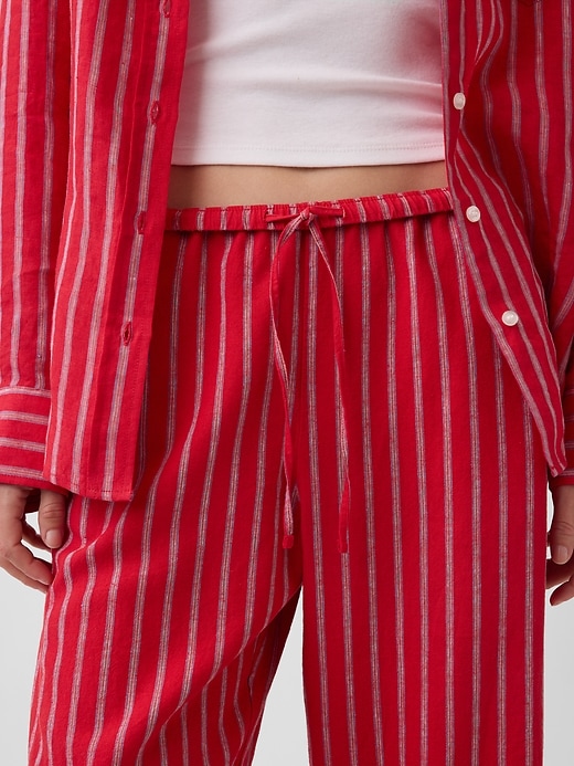 L'image numéro 7 présente Pantalon confort à jambe large en mélange de lin