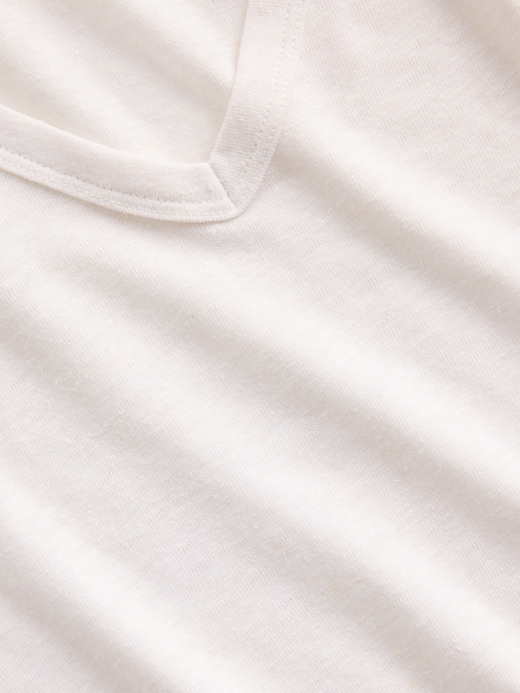 L'image numéro 4 présente T-shirt décontracté à encolure en V en mélange de lin