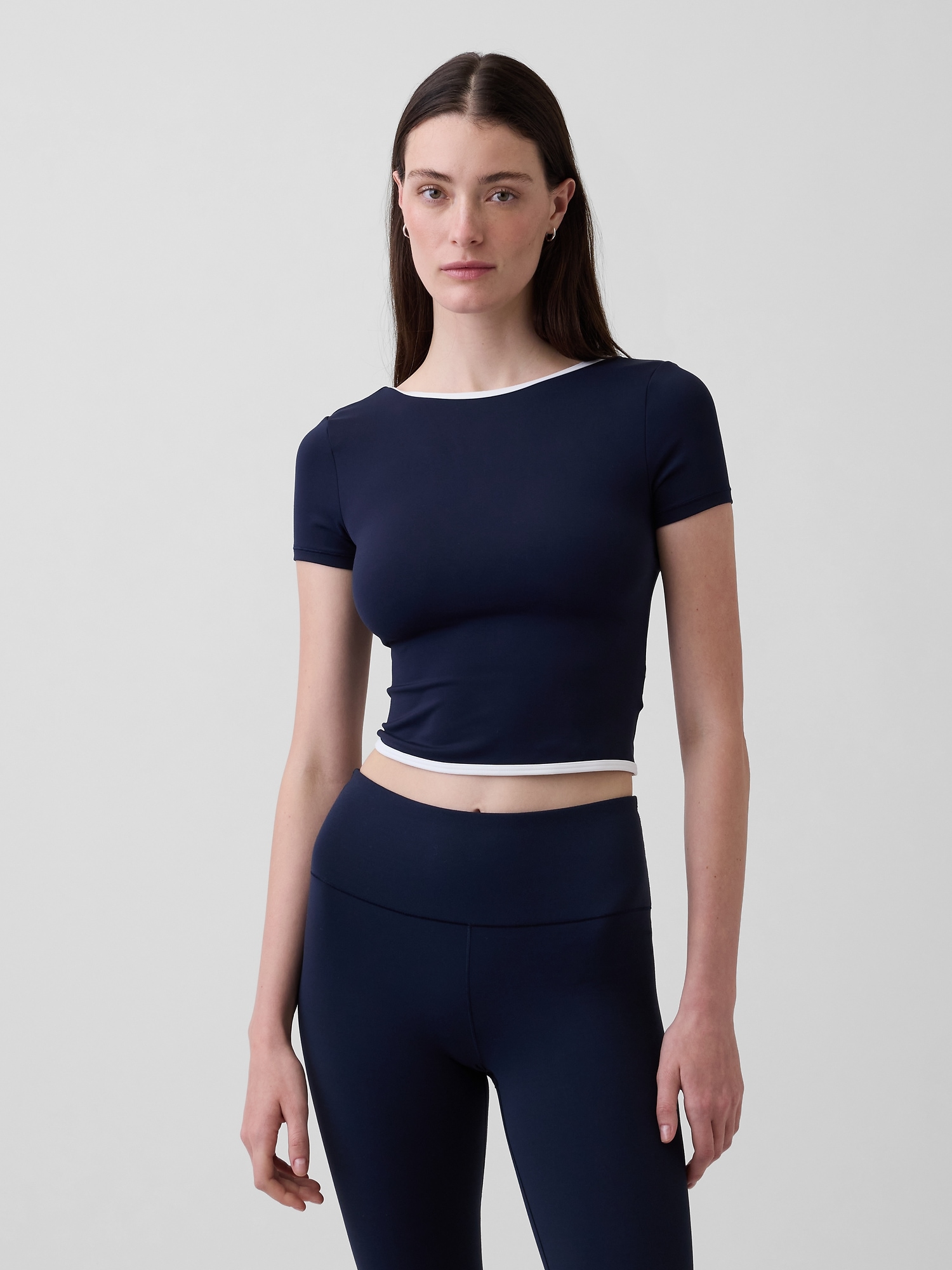 GapFit Smooth Reversible Wrap Crop Top