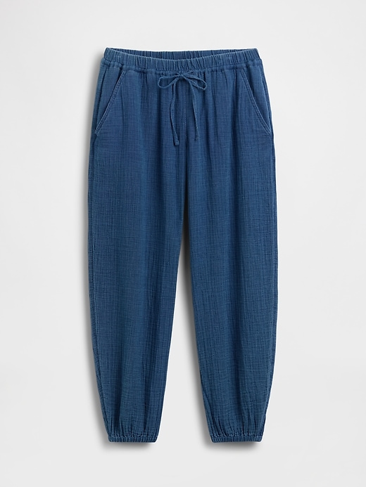 L'image numéro 6 présente Pantalon de jogging coupe baril en gaze de coton et denim