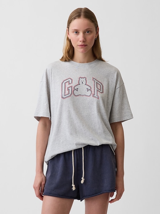 L'image numéro 1 présente T-shirt surdimensionné à logo et motif de l’ourson Brannan