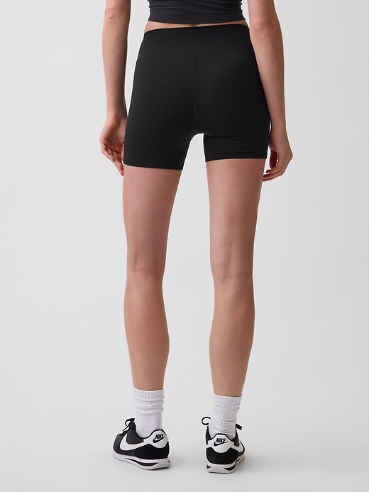 Image number 4 showing, 4" GapFit Smooth Bike Shorts